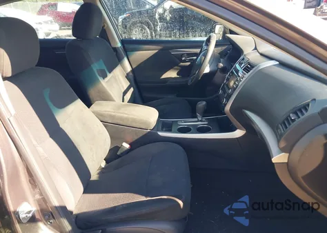 2015 Nissan Altima 2.5 S z USA, uszkodzony, nr VIN 1N4AL3AP9FN354741